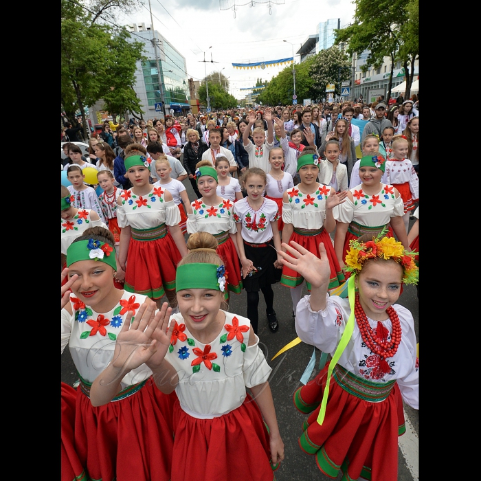18 травня 2017 парад вишиванок у Маріуполі, Донецька обл.